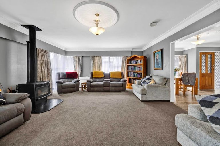 Photo of property in 14 Kowhai Street, Inglewood, 4330