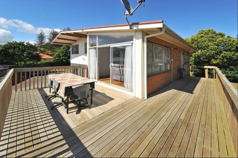 Photo of property in 6 Minton Place, Manurewa, Auckland, 2102