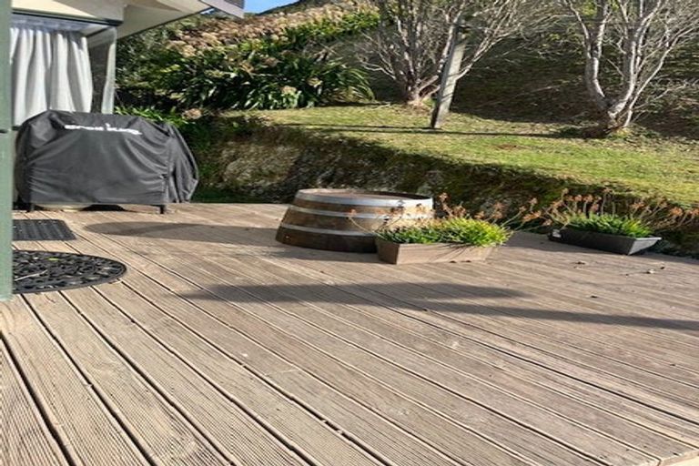 Photo of property in 2 Meadowcroft Grove, Johnsonville, Wellington, 6037