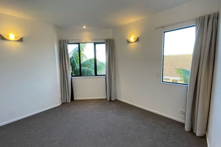 Photo of property in 1/41 High Road, Glenfield, Auckland, 0629