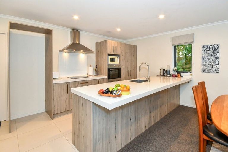 Photo of property in 47 Popokatea Drive, Takanini, 2112