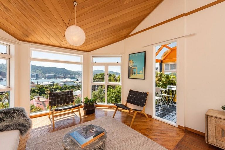 Photo of property in 5 Mcintyre Avenue, Mount Victoria, Wellington, 6011