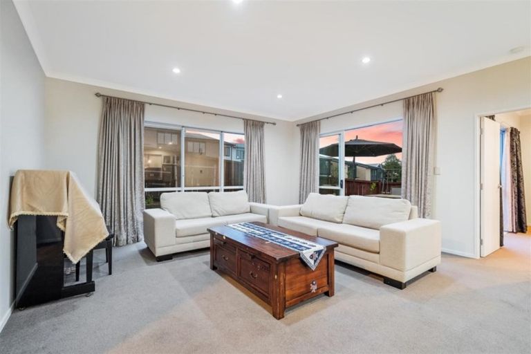 Photo of property in 1 Conti Drive, Flat Bush, Auckland, 2019
