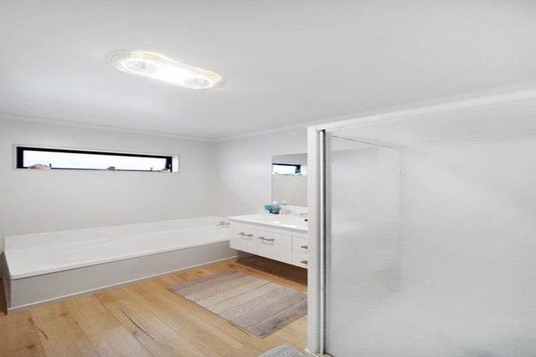 Photo of property in 16 Kuparu Street, Weymouth, Auckland, 2103