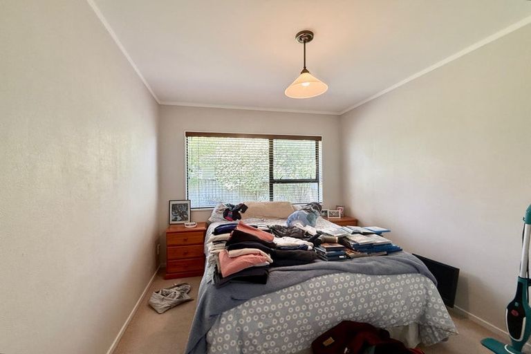 Photo of property in 1/8 Ronald Macken Place, Windsor Park, Auckland, 0632