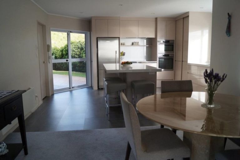 Photo of property in 32 Ashton Fitchett Drive, Brooklyn, Wellington, 6021