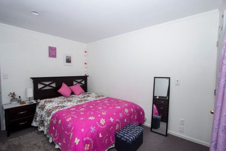 Photo of property in 3 Benton Place, Manurewa, Auckland, 2102