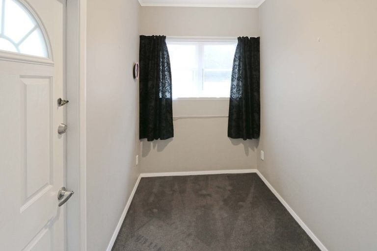 Photo of property in 2/28 Hall Crescent, Epuni, Lower Hutt, 5011
