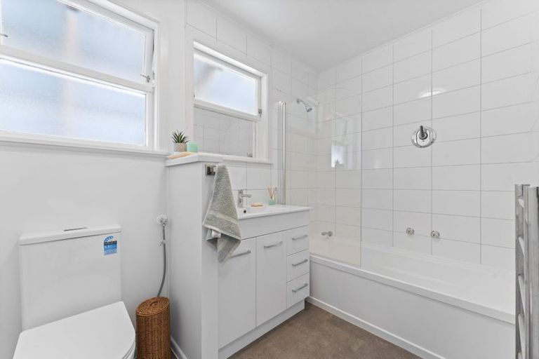 Photo of property in 21 Mcquarrie Avenue, Wattle Downs, Auckland, 2103