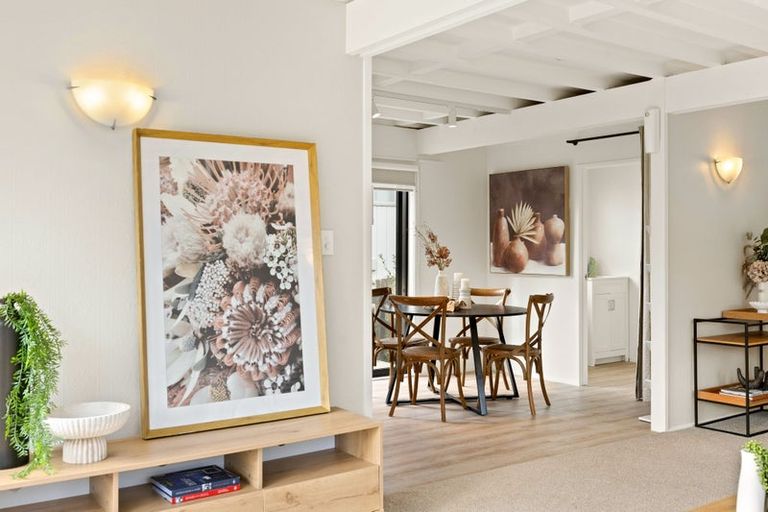 Photo of property in 2/105 Carlisle Road, Torbay, Auckland, 0632