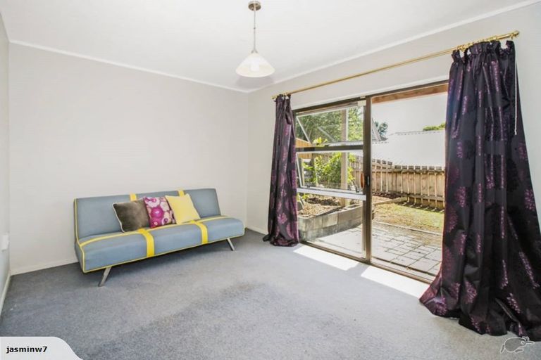 Photo of property in 28 Moulton Street, Moturoa, New Plymouth, 4310