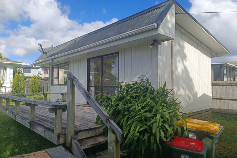 Photo of property in 3 Hurley Place, Kelston, Auckland, 0602