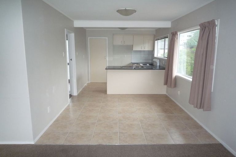 Photo of property in 71 Kemp Road, Massey, Auckland, 0614
