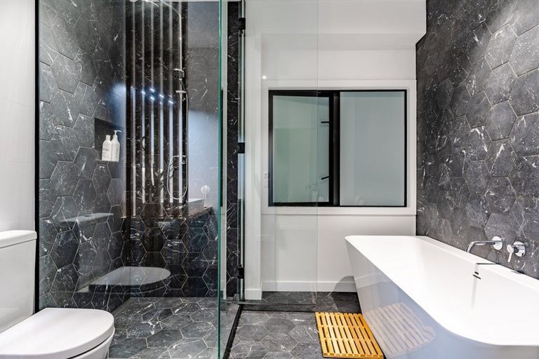 Photo of property in 11 Laguna Place, Matakatia, Whangaparaoa, 0930