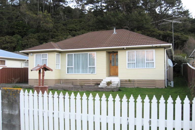 Photo of property in 133 Wainuiomata Road, Wainuiomata, Lower Hutt, 5014