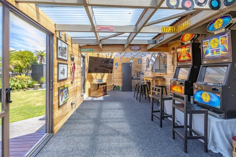 Photo of property in 5 Valerie Street, Clive, 4102