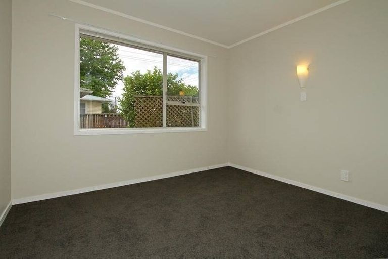 Photo of property in 1/4046 Great North Road, Glen Eden, Auckland, 0602