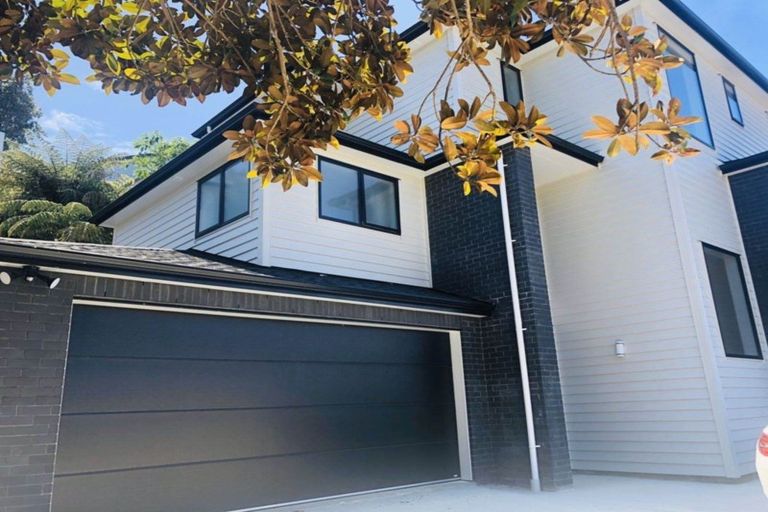 Photo of property in 61a Topliss Drive, Northcross, Auckland, 0632