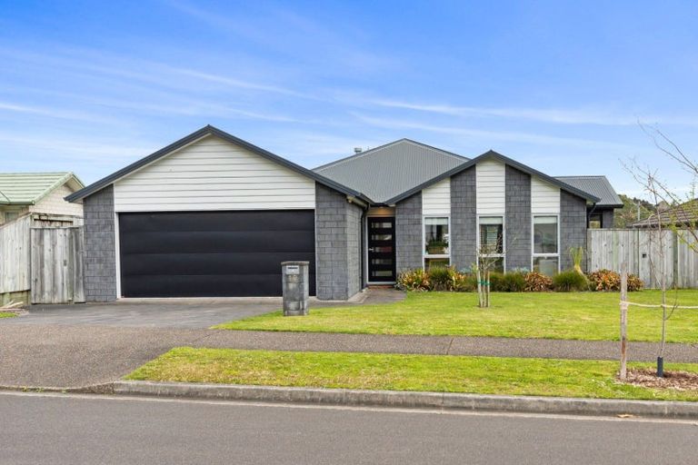 Photo of property in 10 Rochfort Crescent, Pyes Pa, Tauranga, 3112