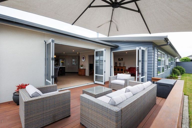 Photo of property in 46 Rosalie Terrace, Kelvin Grove, Palmerston North, 4414