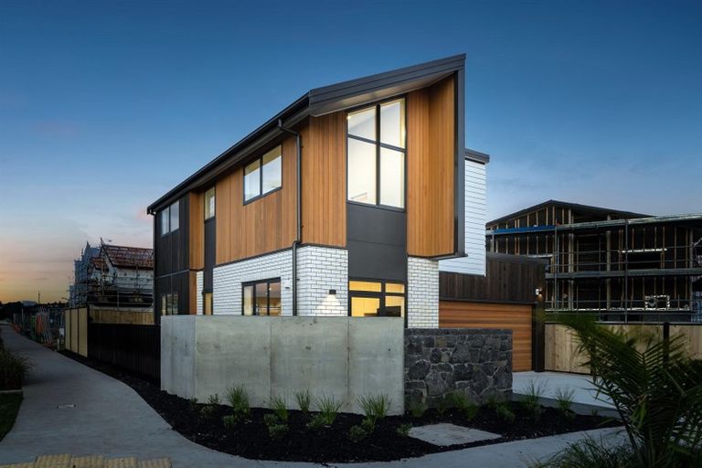 Photo of property in 2 Ocean Breeze Avenue, Hobsonville, Auckland, 0616