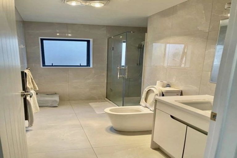 Photo of property in 98 Cardiff Road, Pakuranga, Auckland, 2010