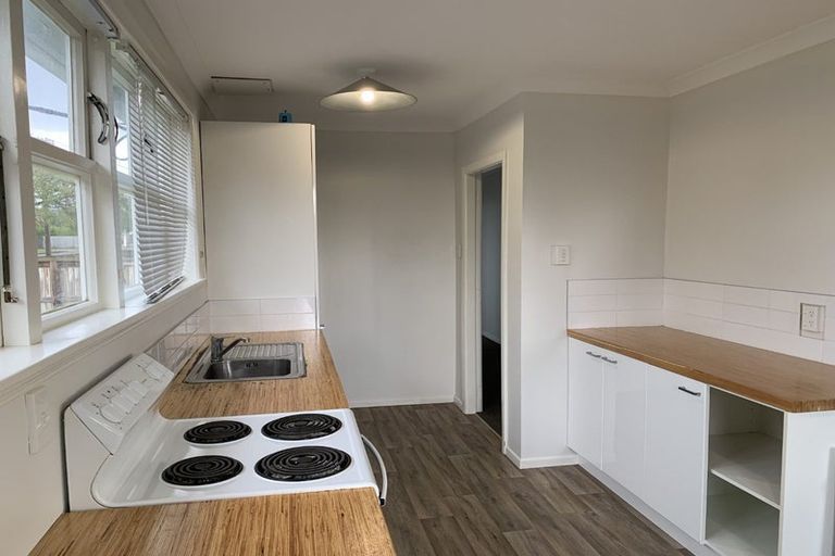 Photo of property in 15 Queenwood Road, Levin, 5510