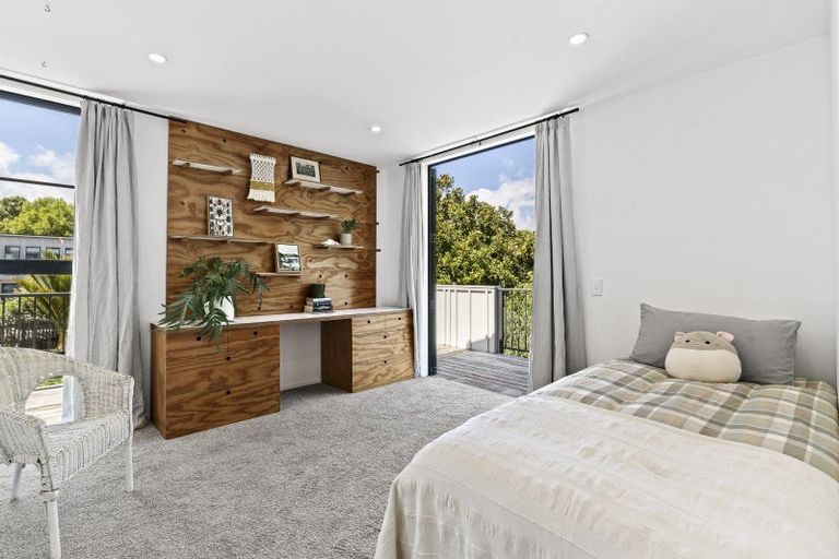 Photo of property in 18-22 Dixon Street, Oakura, 4314