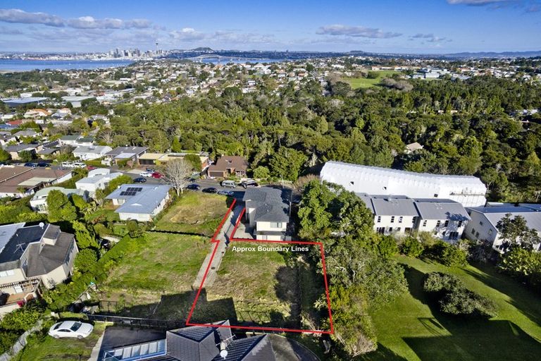 Photo of property in 11c Kaihu Street, Northcote, Auckland, 0627
