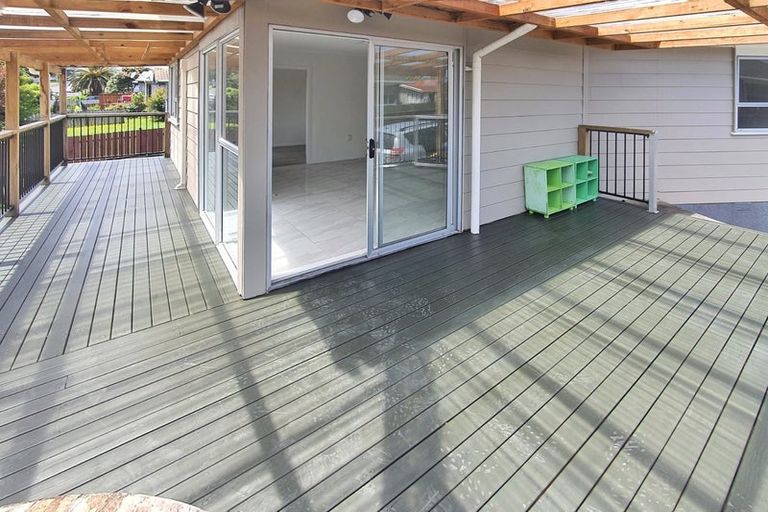 Photo of property in 37 Larissa Avenue, Henderson, Auckland, 0610