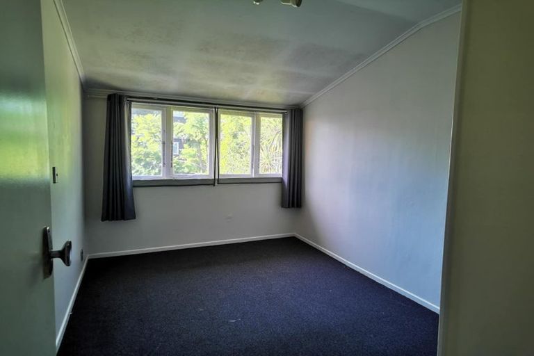 Photo of property in 16a Commodore Parry Road, Castor Bay, Auckland, 0620