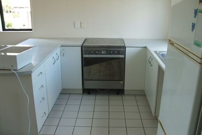 Photo of property in Lynn Park Terrace, 1/12 Ambrico Place, New Lynn, Auckland, 0600