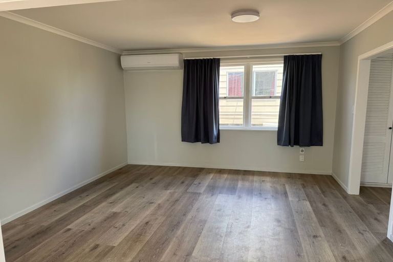 Photo of property in 5 Lex Avenue, Green Bay, Auckland, 0604