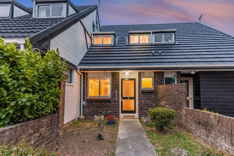 Photo of property in 9/31 Mana Avenue, Titahi Bay, Porirua, 5022