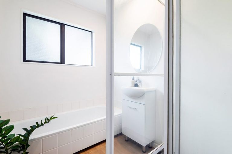 Photo of property in 8 Hague Place, Birkenhead, Auckland, 0626