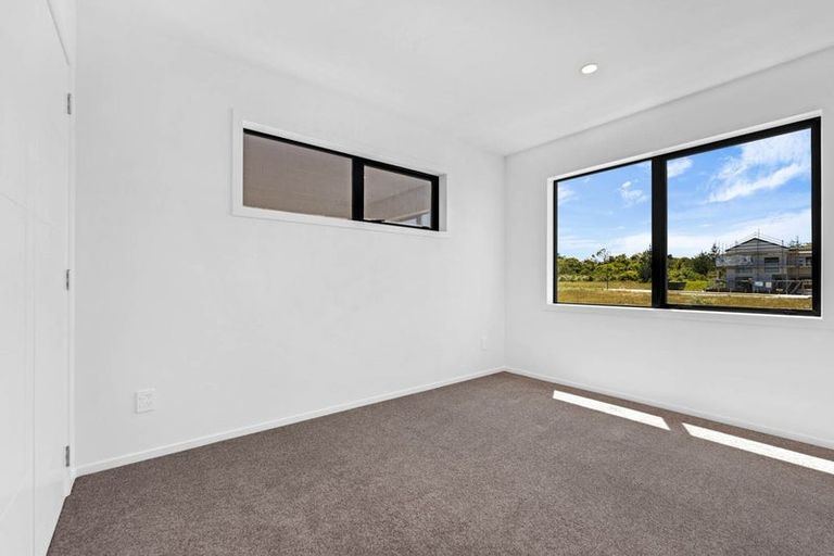 Photo of property in 36 Taipahitini Road, Rosehill, 2113