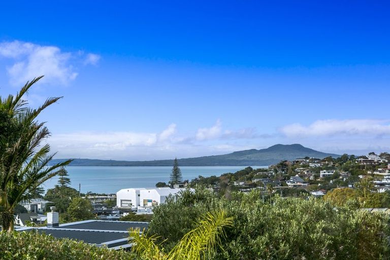 Photo of property in 1/25 Hythe Terrace, Mairangi Bay, Auckland, 0630