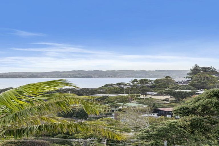 Photo of property in 1/7 Colmar Road, Mellons Bay, Auckland, 2014