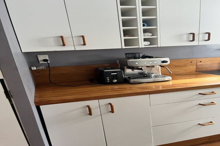 Photo of property in 135 Kelburn Parade, Kelburn, Wellington, 6012