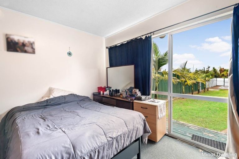 Photo of property in 31 London Street, Te Atatu Peninsula, Auckland, 0610