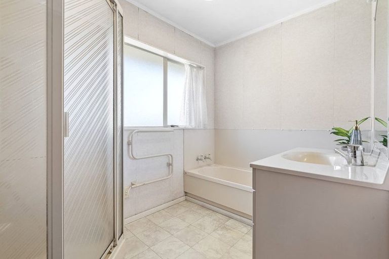 Photo of property in 1/10 Clevedon Road, Papakura, 2110