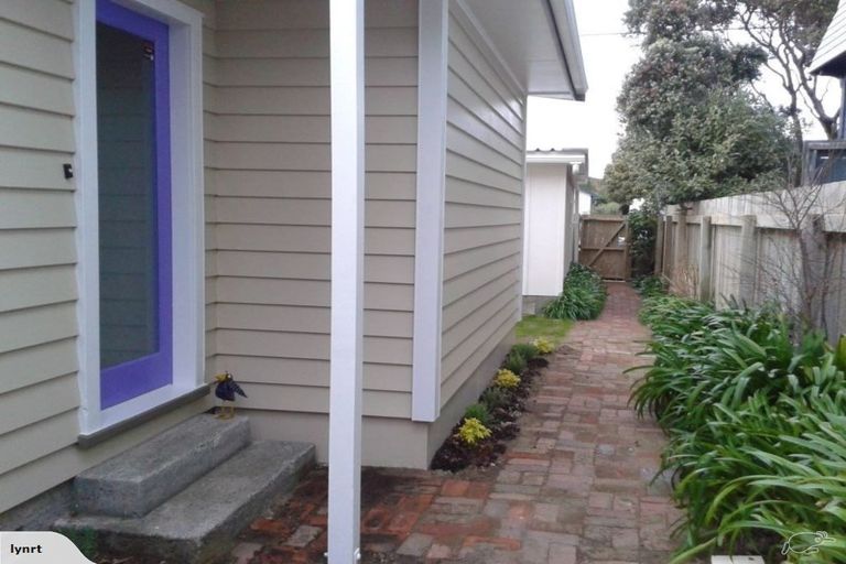 Photo of property in 1/15 Apu Crescent, Lyall Bay, Wellington, 6022