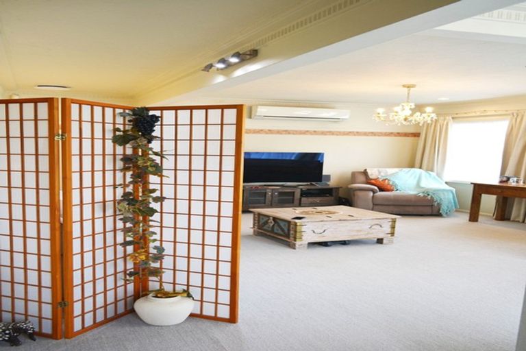 Photo of property in 243/1 Stokes Valley Road, Stokes Valley, Lower Hutt, 5019