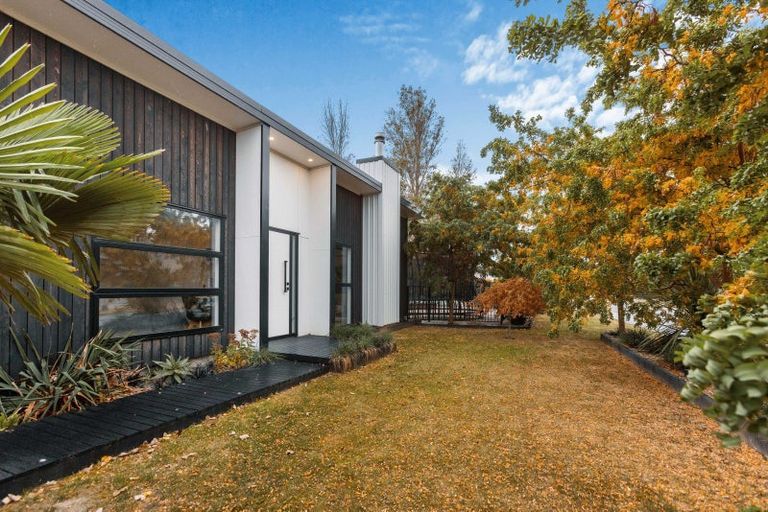 Photo of property in 77 Stratford Drive, Mount Pisa, Cromwell, 9383