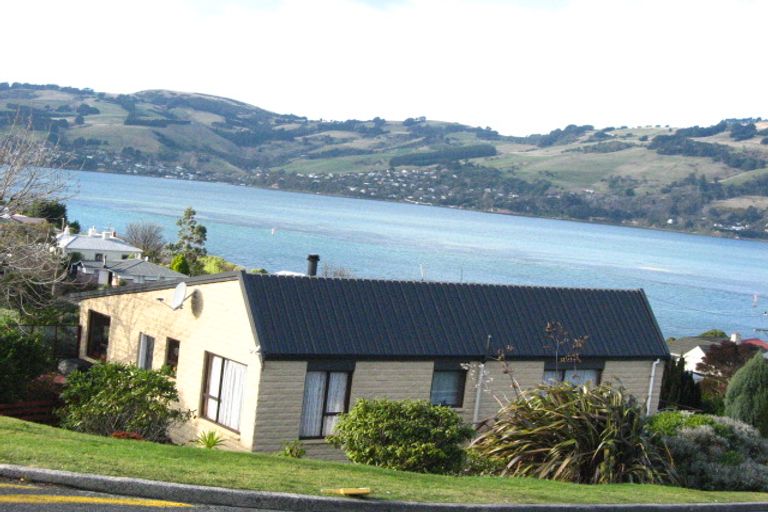 Photo of property in 12 Athol Place, Ravensbourne, Dunedin, 9022