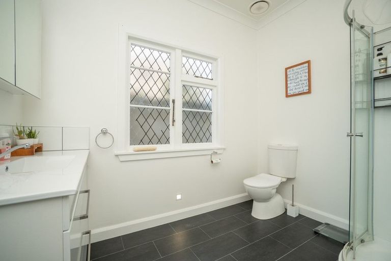 Photo of property in 12 Phoenix Avenue, Hokowhitu, Palmerston North, 4410