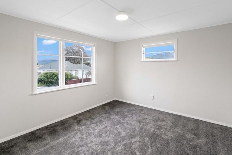 Photo of property in 2 Argyle Grove, Trentham, Upper Hutt, 5018