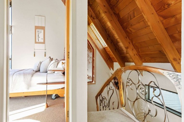 Photo of property in 68 Laingholm Drive, Laingholm, Auckland, 0604