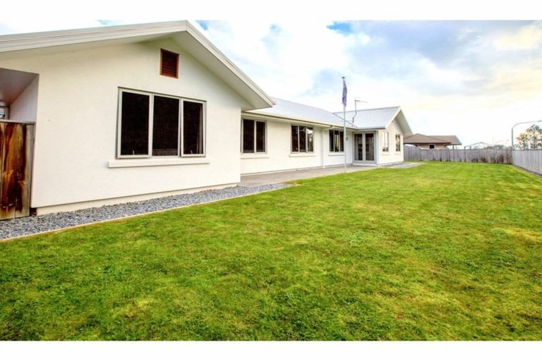 Photo of property in 3 Tussock Place, Stoke, Nelson, 7011