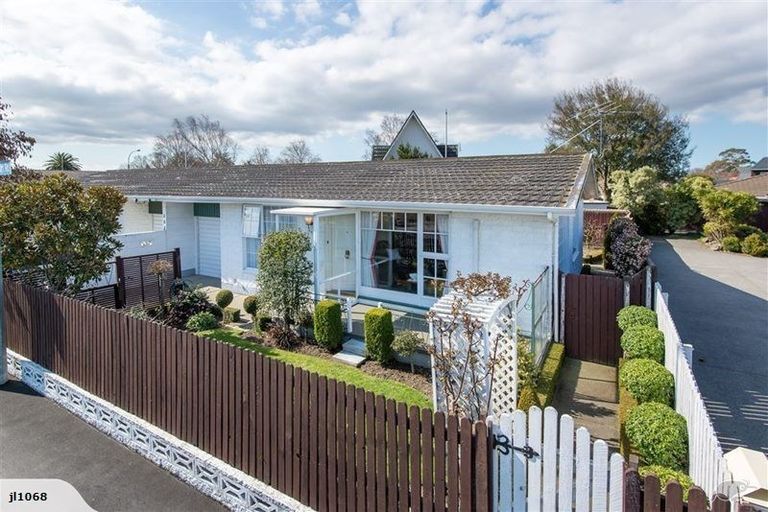 Photo of property in 2/202 Waimairi Road, Ilam, Christchurch, 8041